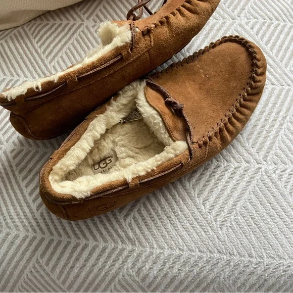 {Ugg} moccasin slippers - Picture 6 of 6